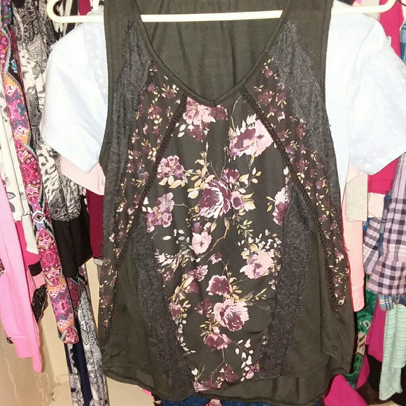 Clothes - Picture 6 of 8